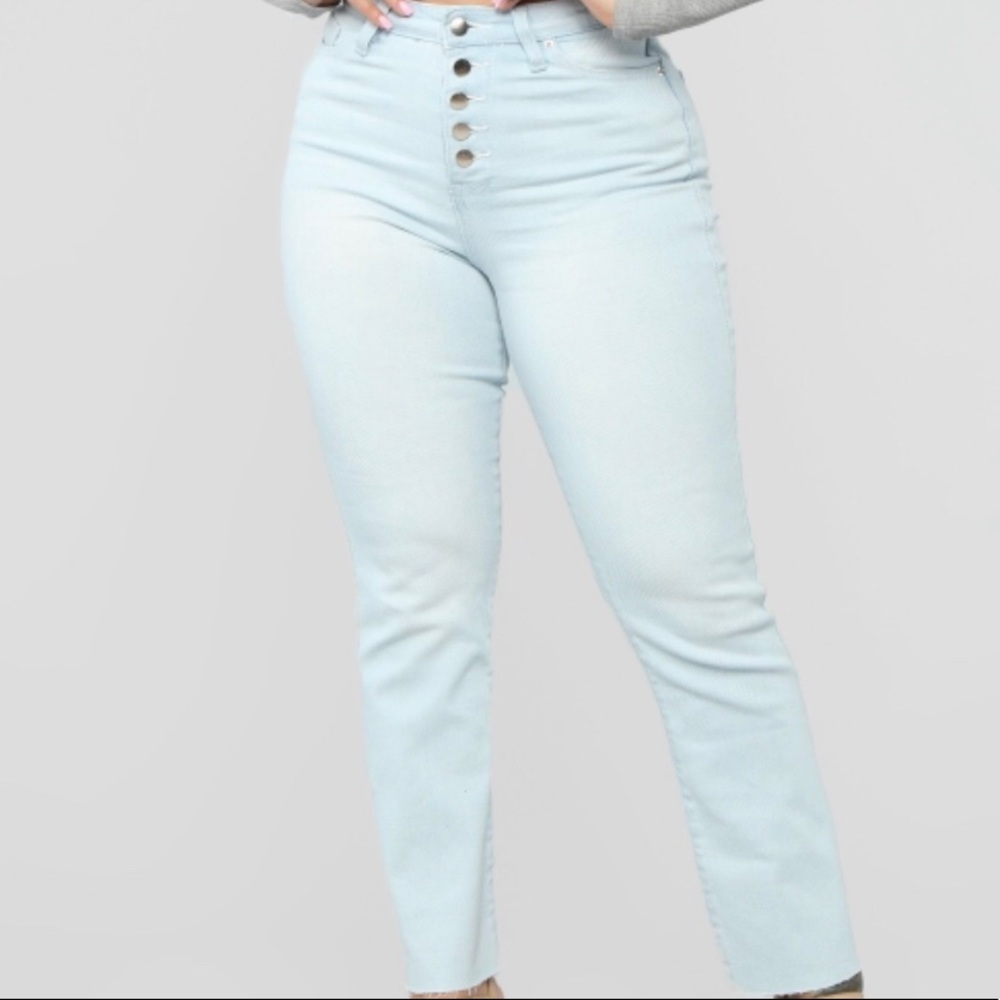 FASHION NOVA - Light Blue Mom Jeans